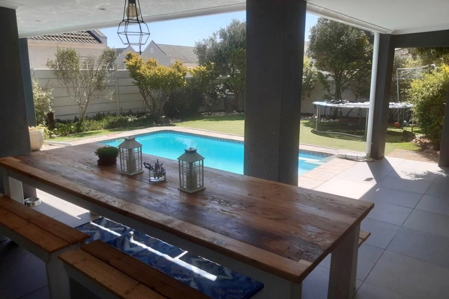 To Let 4 Bedroom Property for Rent in Sunningdale Western Cape